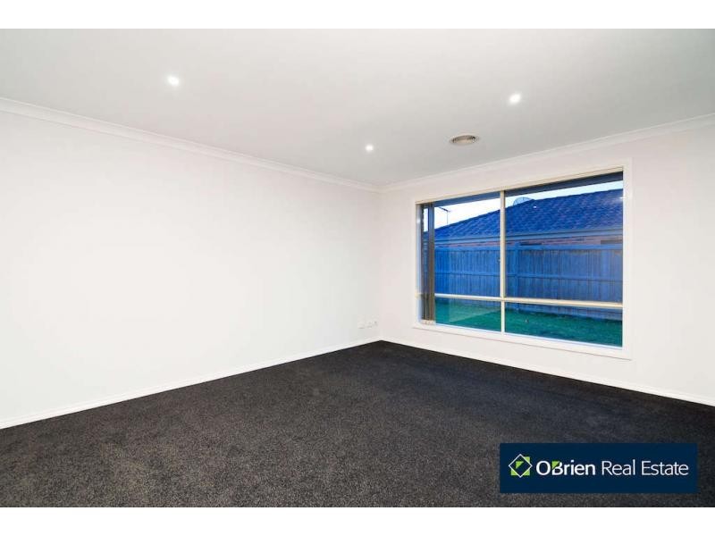 90 Skyline Way, Berwick VIC 3806