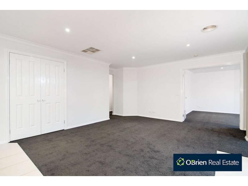 90 Skyline Way, Berwick VIC 3806