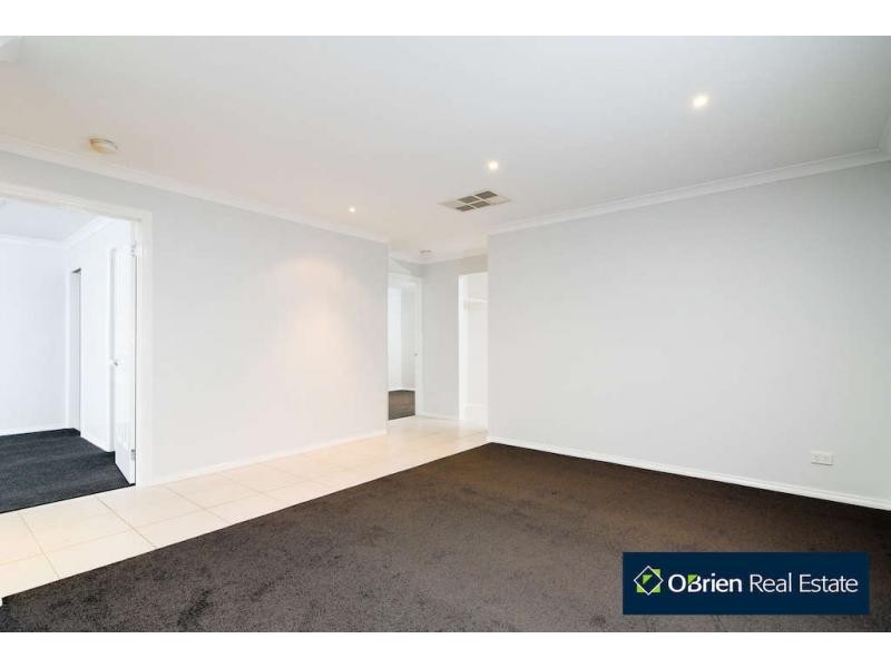 90 Skyline Way, Berwick VIC 3806