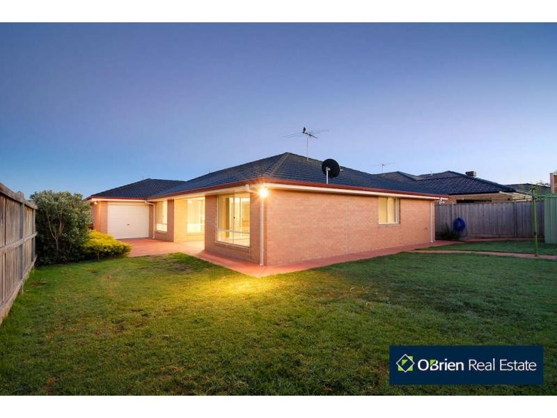 90 Skyline Way, Berwick VIC 3806