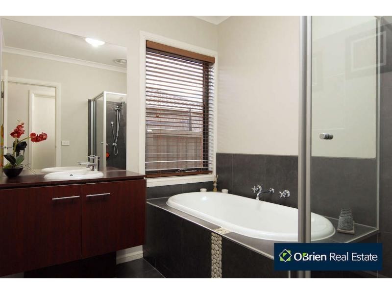 11 Misty Close, Berwick VIC 3806