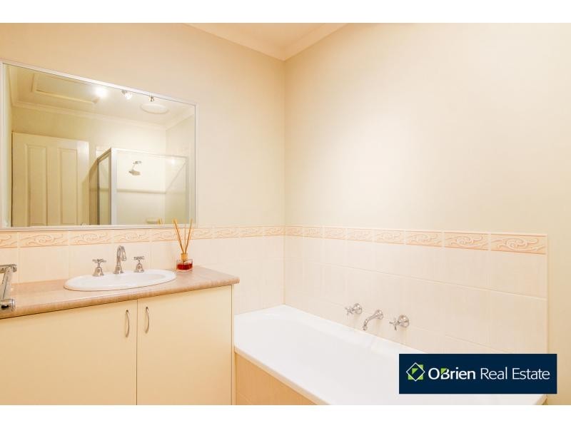 67 Golden Grove Drive, Narre Warren South VIC 3805