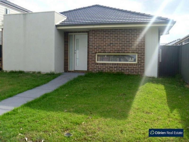 4 Meditate Lane, Cranbourne North VIC 3977