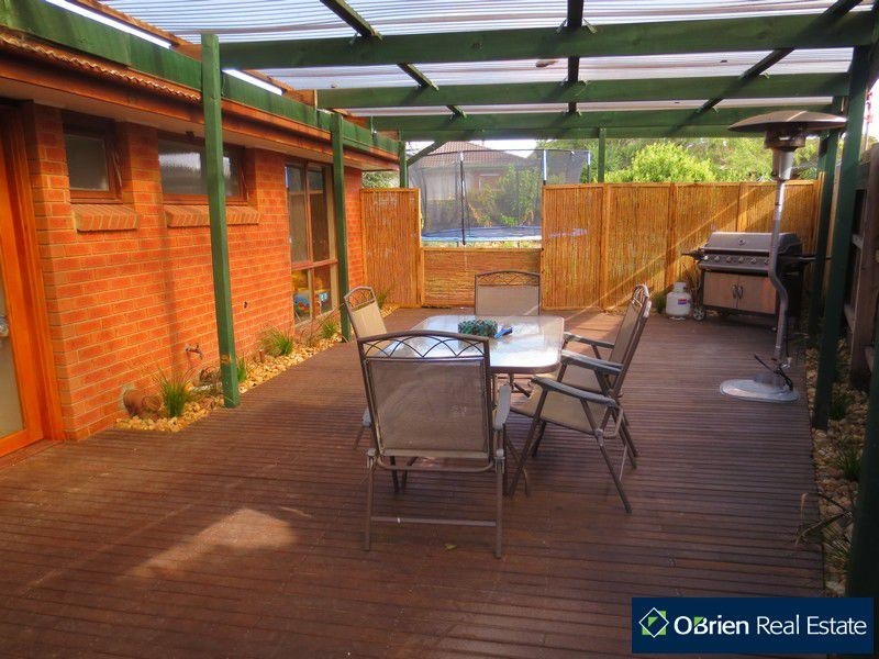 12 Farrer Close, Cranbourne VIC 3977