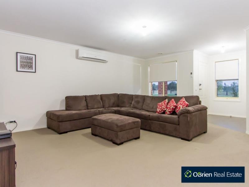47 Calais Circuit, Cranbourne VIC 3977