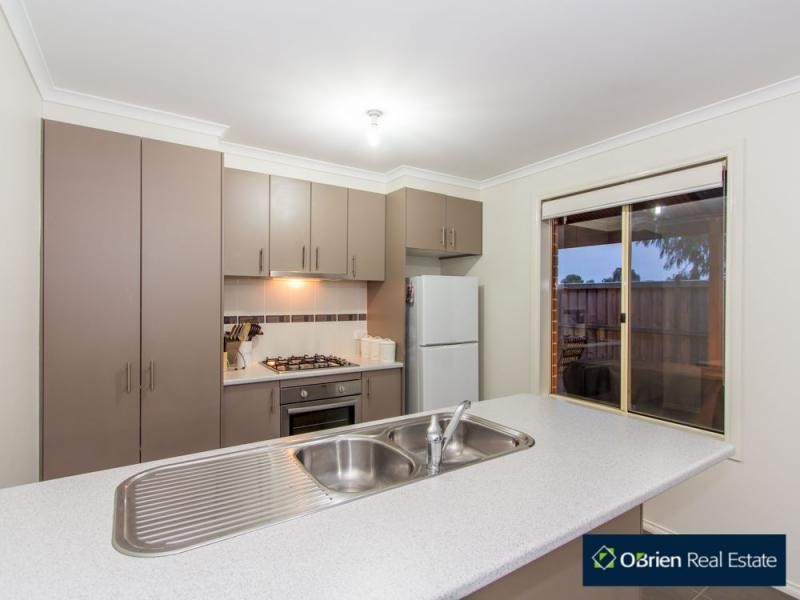47 Calais Circuit, Cranbourne VIC 3977