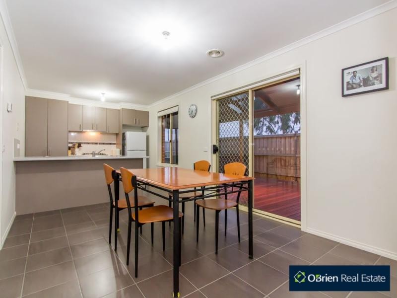 47 Calais Circuit, Cranbourne VIC 3977