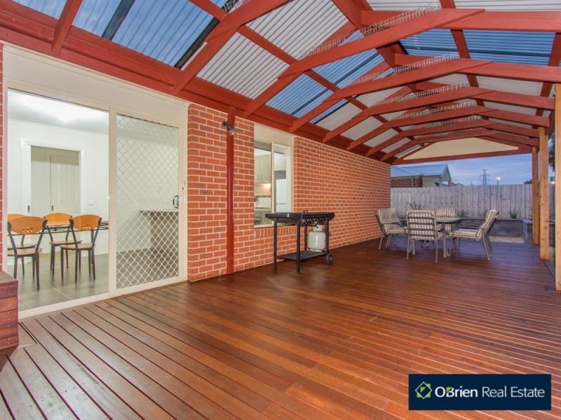 47 Calais Circuit, Cranbourne VIC 3977