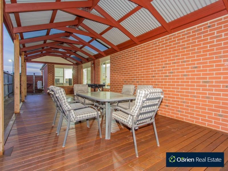 47 Calais Circuit, Cranbourne VIC 3977