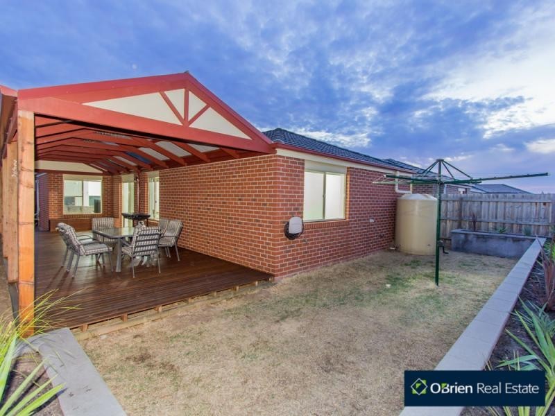 47 Calais Circuit, Cranbourne VIC 3977