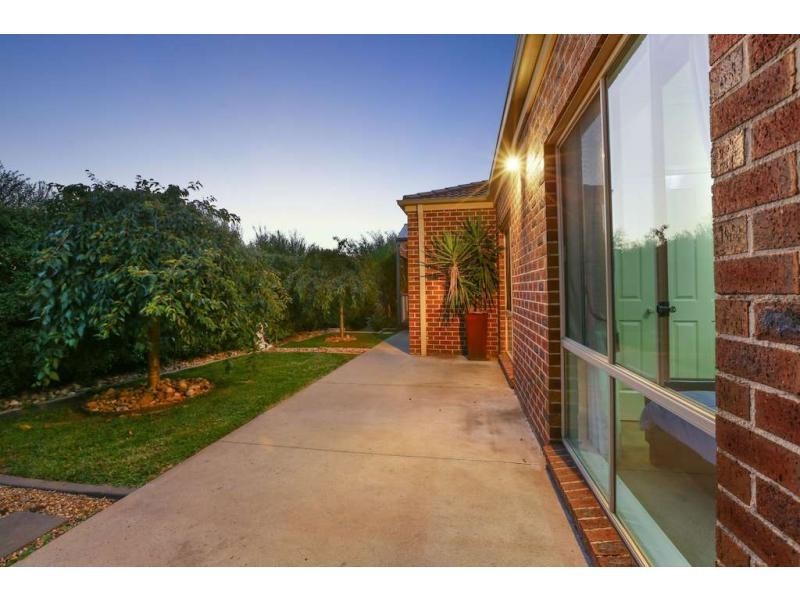 13 Grayden Drive, Berwick VIC 3806