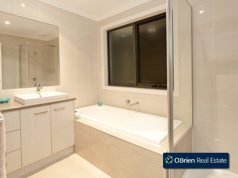 6 Majestic Drive, Officer VIC 3809