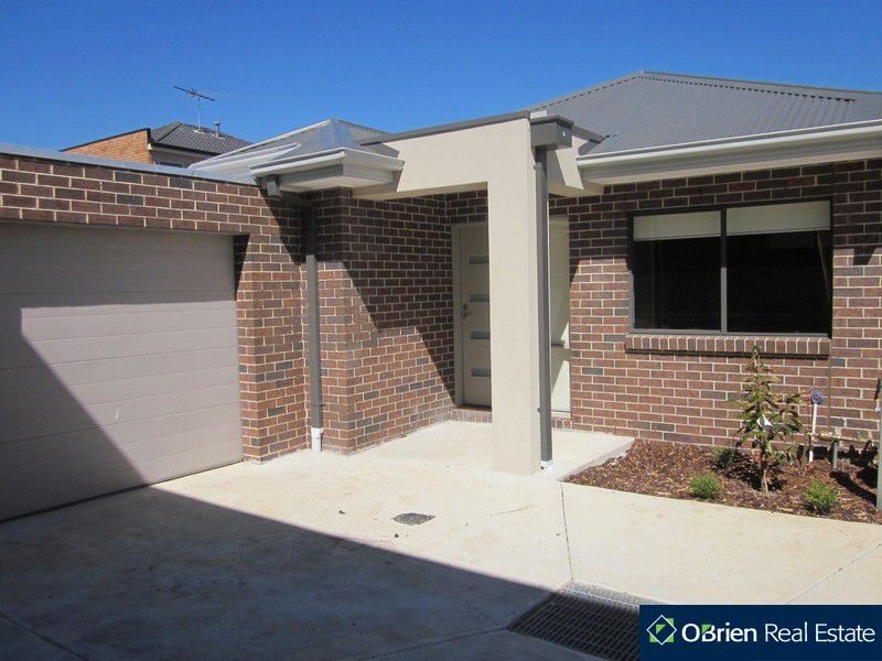 2/109 Golf Links Road, Berwick VIC 3806
