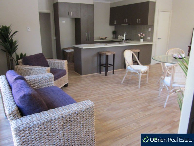 2/109 Golf Links Road, Berwick VIC 3806