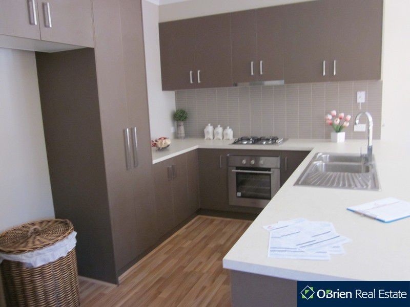 2/109 Golf Links Road, Berwick VIC 3806