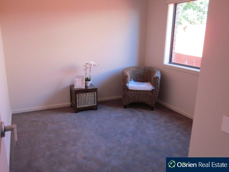 2/109 Golf Links Road, Berwick VIC 3806