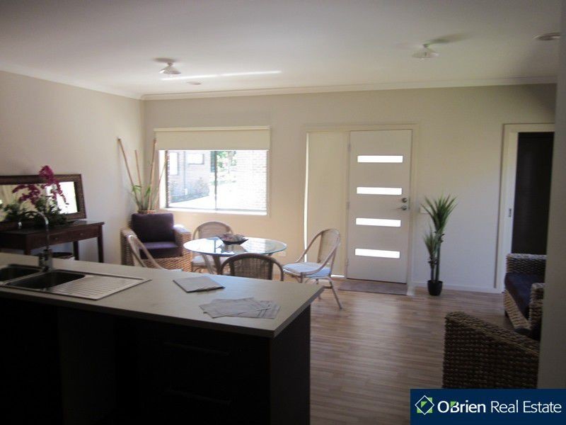 2/109 Golf Links Road, Berwick VIC 3806