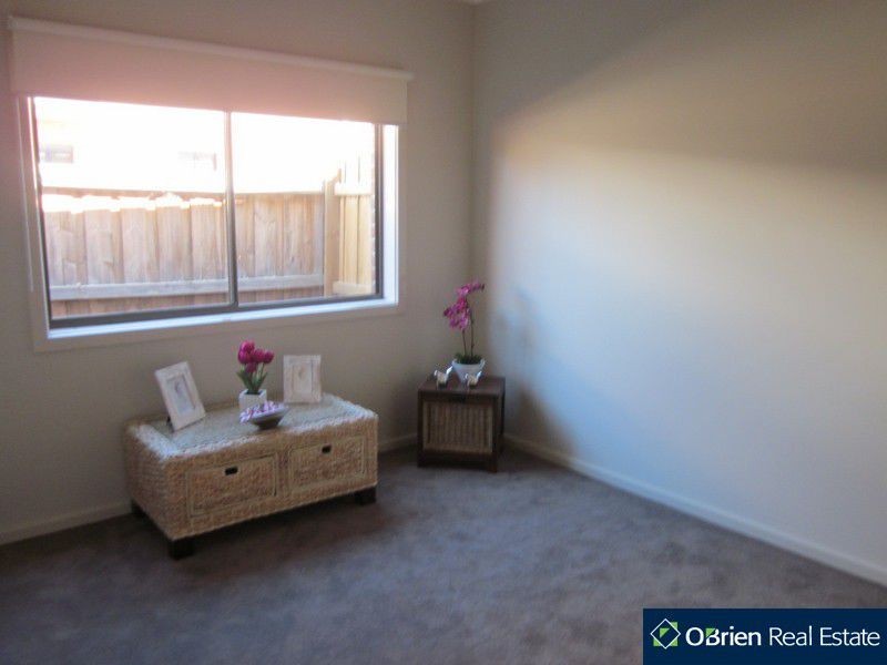 2/109 Golf Links Road, Berwick VIC 3806