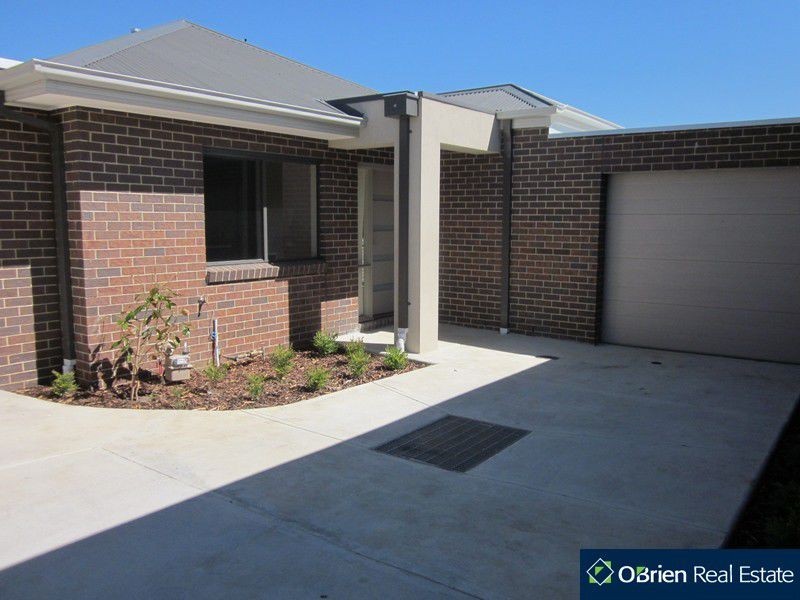 4/109 Golf Links Road, Berwick VIC 3806