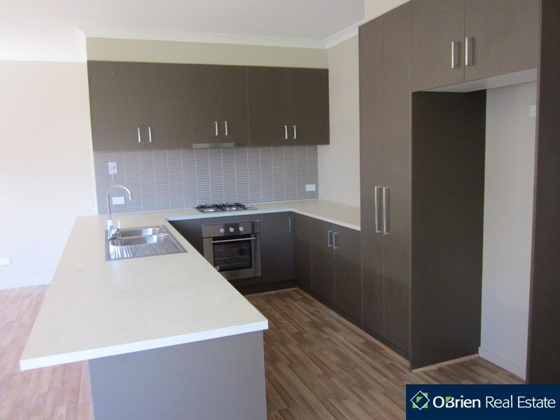 4/109 Golf Links Road, Berwick VIC 3806