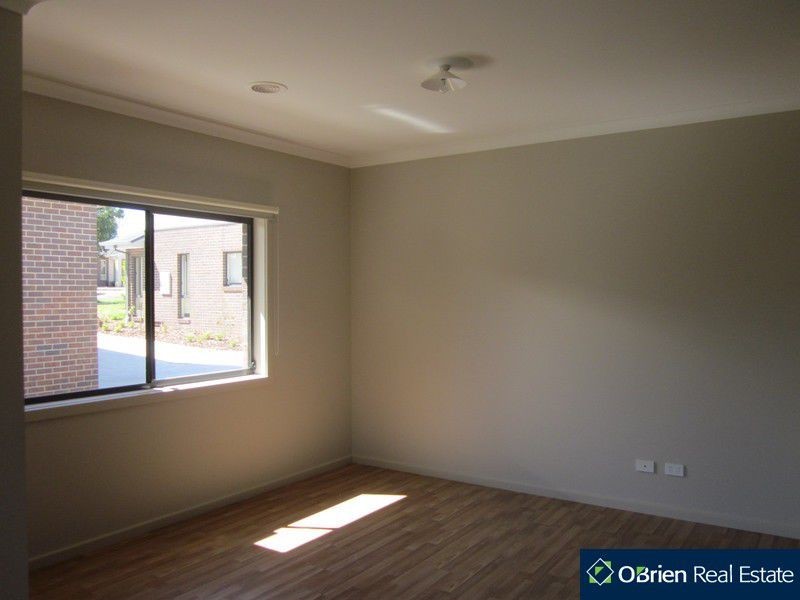 4/109 Golf Links Road, Berwick VIC 3806