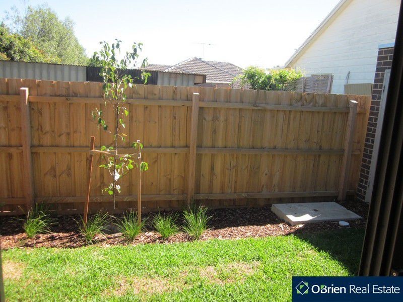 4/109 Golf Links Road, Berwick VIC 3806