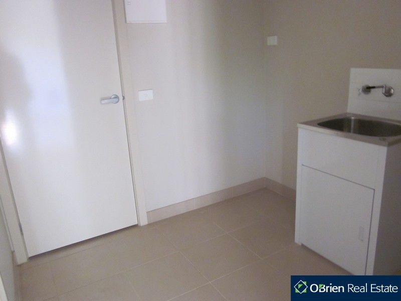 4/109 Golf Links Road, Berwick VIC 3806