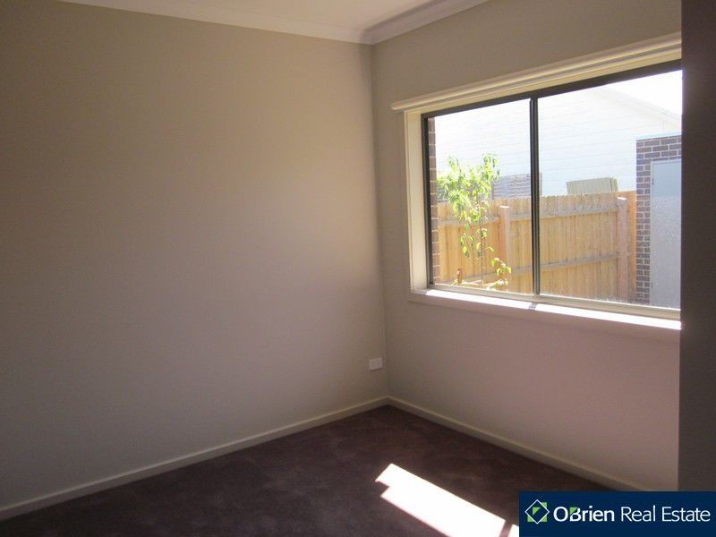 4/109 Golf Links Road, Berwick VIC 3806