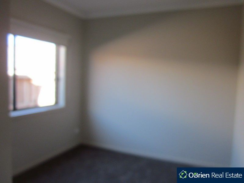 4/109 Golf Links Road, Berwick VIC 3806