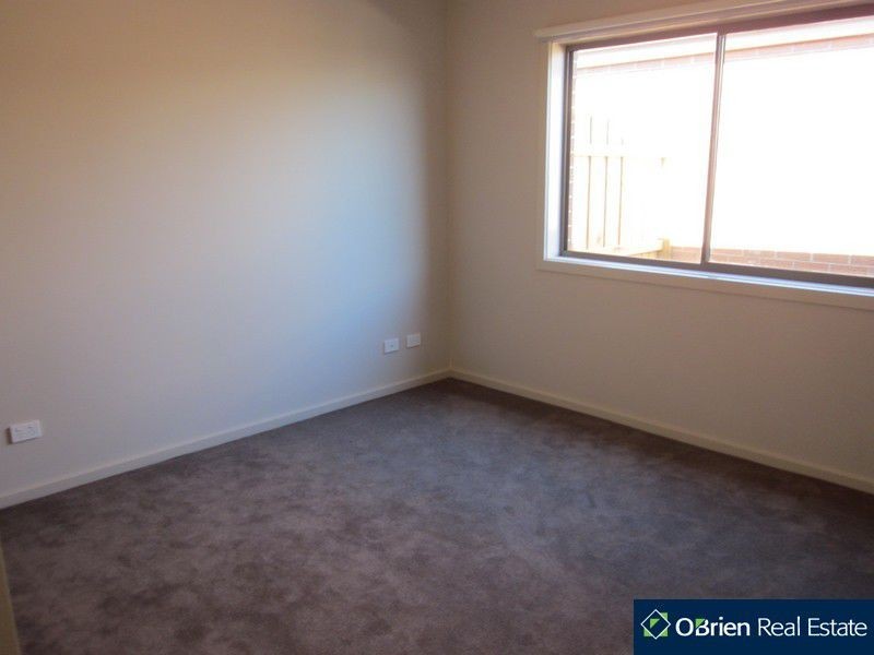 4/109 Golf Links Road, Berwick VIC 3806