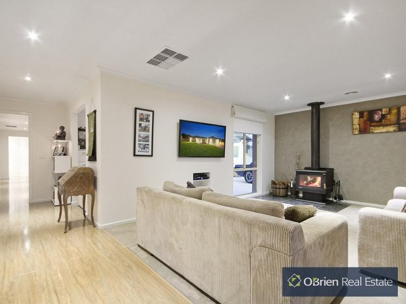 10 Primrose Court, Cranbourne North VIC 3977