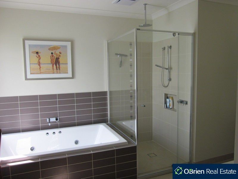 144 Alisma Boulevard, Cranbourne North VIC 3977