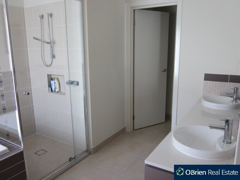 144 Alisma Boulevard, Cranbourne North VIC 3977