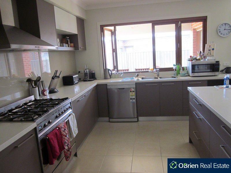 144 Alisma Boulevard, Cranbourne North VIC 3977