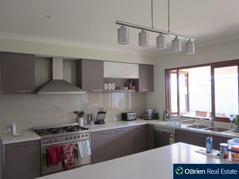 144 Alisma Boulevard, Cranbourne North VIC 3977