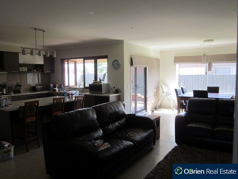 144 Alisma Boulevard, Cranbourne North VIC 3977