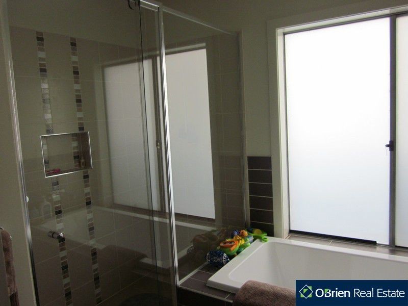 144 Alisma Boulevard, Cranbourne North VIC 3977