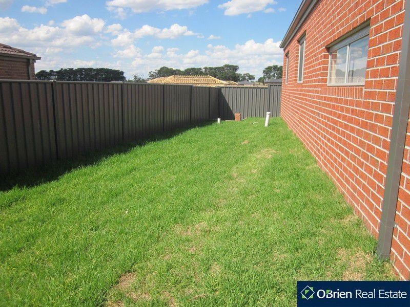 144 Alisma Boulevard, Cranbourne North VIC 3977