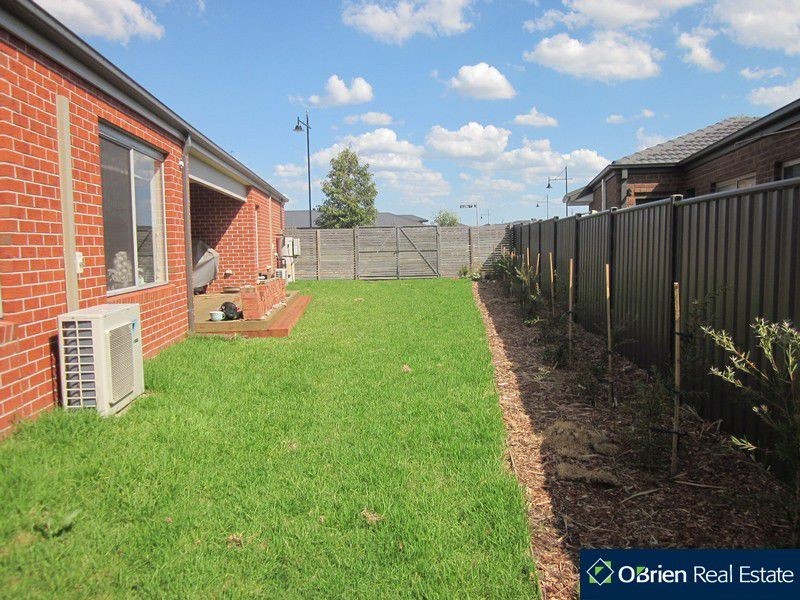 144 Alisma Boulevard, Cranbourne North VIC 3977