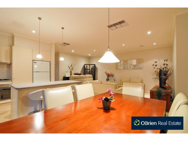 4 Normanton Place, Berwick VIC 3806