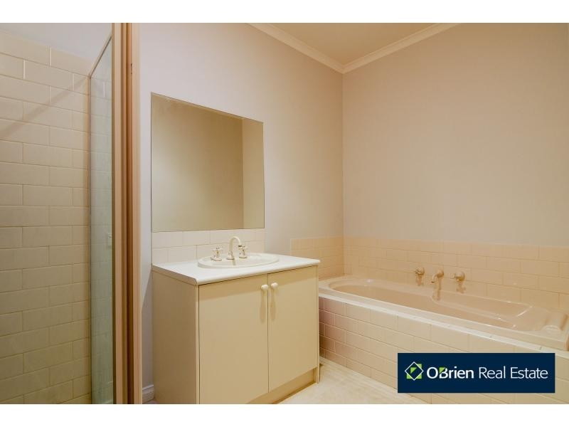 4 Normanton Place, Berwick VIC 3806