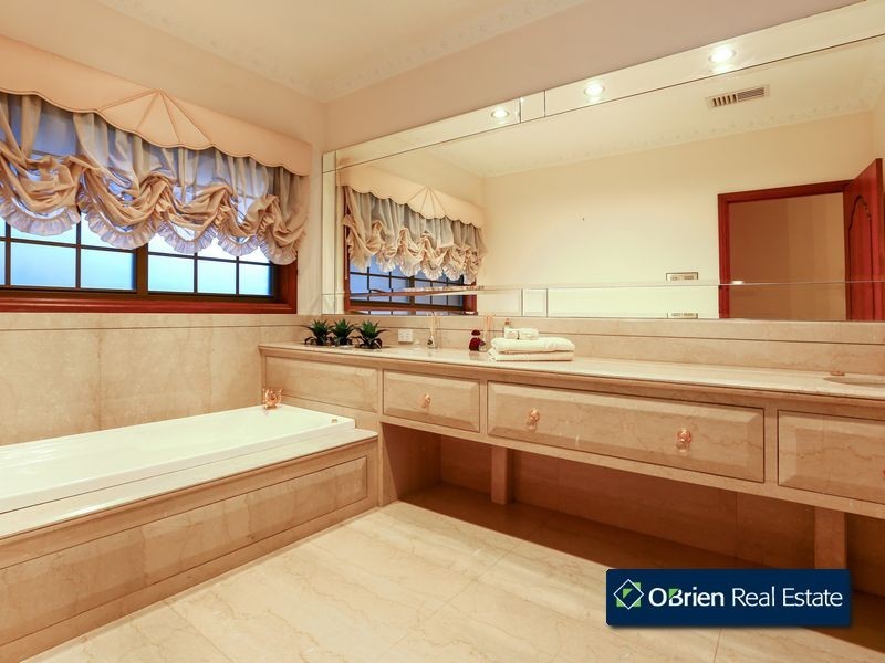 7 Tandderwen Court, Narre Warren North VIC 3804