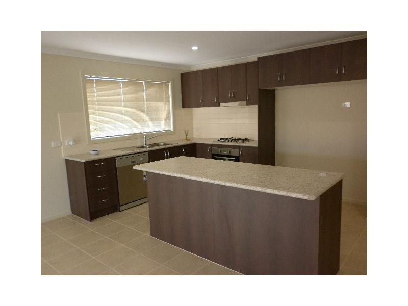 7 Charlbury Crescent, Cranbourne North VIC 3977