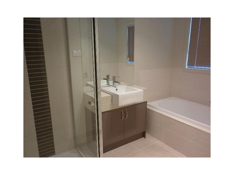 7 Charlbury Crescent, Cranbourne North VIC 3977