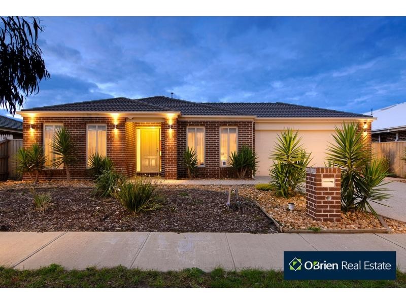 18 Ben Hall Street, Cranbourne East VIC 3977