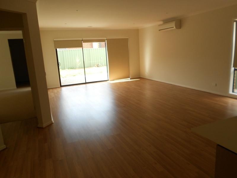 8 Edmund Street, Pakenham VIC 3810