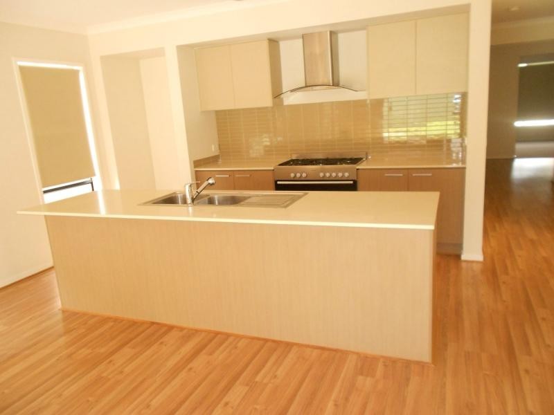 8 Edmund Street, Pakenham VIC 3810