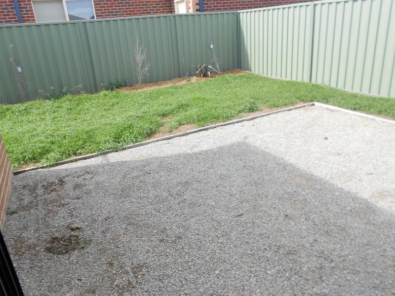 8 Edmund Street, Pakenham VIC 3810