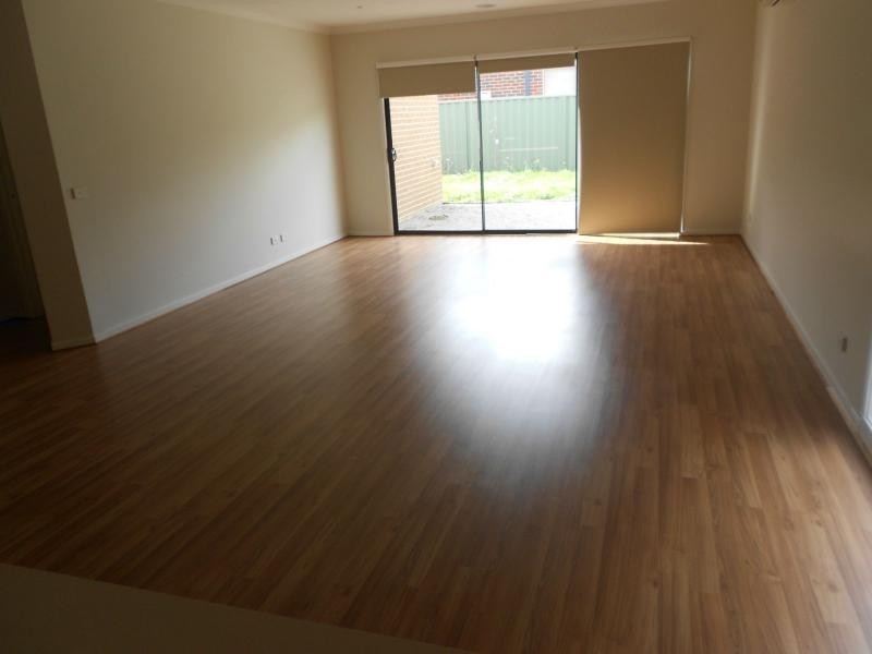 8 Edmund Street, Pakenham VIC 3810