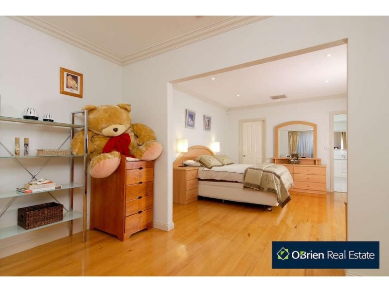 33 Caversham Terrace, Lynbrook VIC 3975